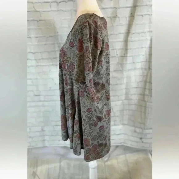 LulaRoe Perfect T Swing Side Slit Tee T Shirt Womens XS Muted Gray Artsy flower - Picture 6 of 16